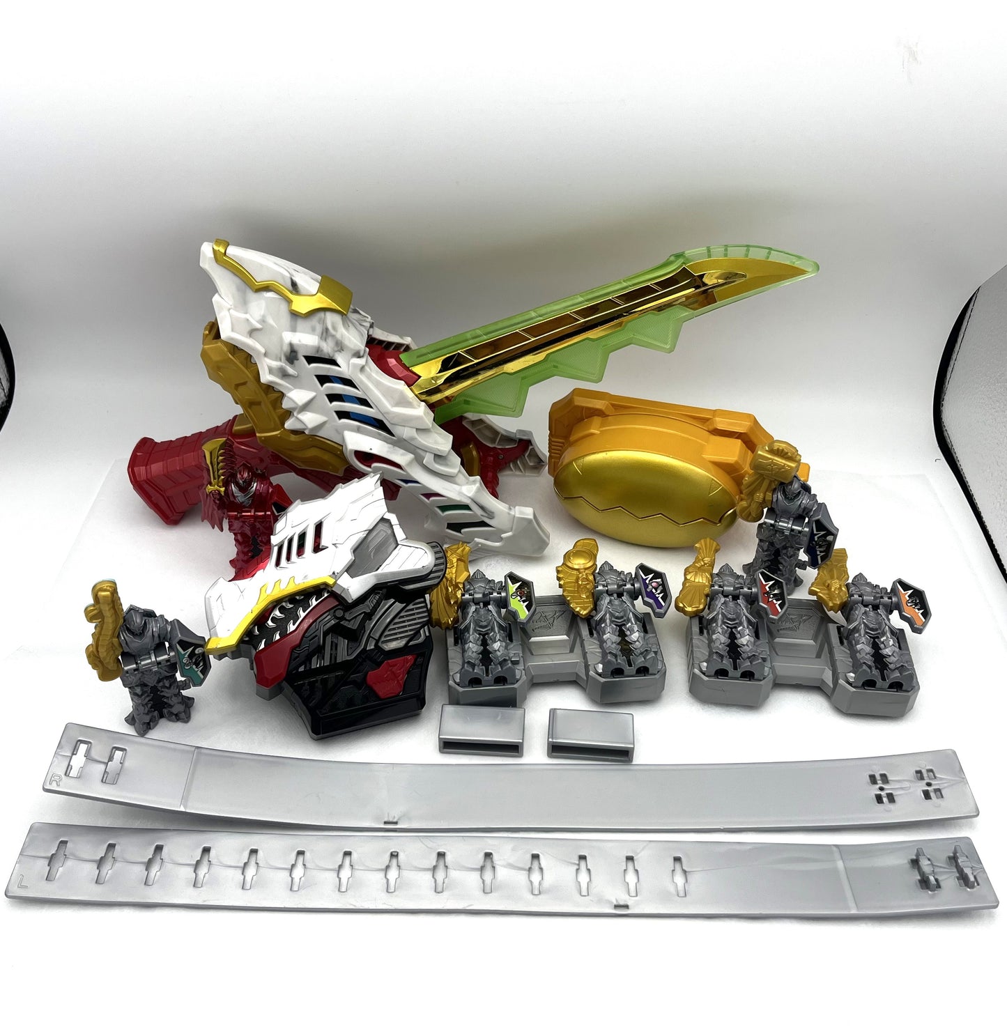 Dino Master Saber,Dino Fury Morpher set/Power rangers Dino Fury